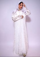 فستان الدانتيل الفرنسي