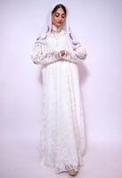 فستان الدانتيل الفرنسي