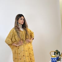 ثوب خليجي ذهبي