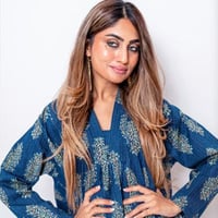 فستان كحلي منقوش