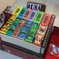 اصدار خاص صندوق مجموعة مانجا اكيرا، غلاف ثقيل.