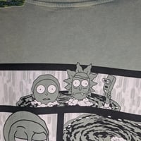 تيشيرت ريك اند مورتي .