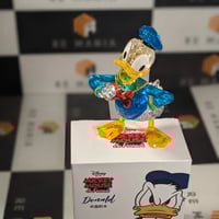 فيقرز شخصية بطوط من عالم ديزني ، تركيب على هيئة كر...