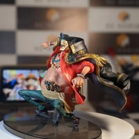 فيقرز بلاكبيرد من ون بيس.