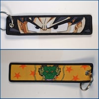 ميدالية غوكو من دراغون بول ، صورة مختلفة لكل وجه.