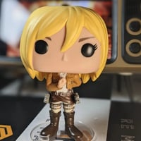 فيقرز كريستا من هجوم العمالقة من فانكو بوب.