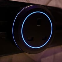 فيش 13 امبير اسود باضاءة ليد ازرق يركب على المسار...