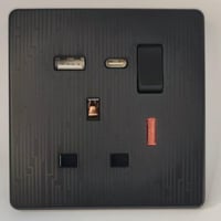 فيش مع منفذ شحن USB +Type C ماتركس اسود بيانو NKDN