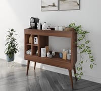 ركن قهوة لون بني بأرفف