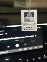 تعليقة للسيارة فنانك المفضل