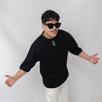 تيشرت اسود بكتابة من الخلف