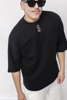 تيشرت اسود بكتابة من الخلف