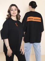 تيشرت أسود بكتابة من الخلف