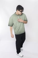 تيشرت لون زيتي بخامة مغسول