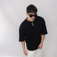 تيشرت اسود بكتابة من الخلف