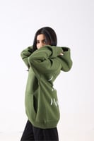 هودي زيتي بكتابة "انا استطيع وسأفعل"