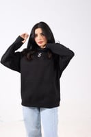 هودي اسود بكتابة من الخلف