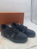 حذاء لويس فيتون