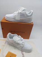 حذاء لويس فيتون