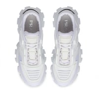 حذاء رياضي 'كلاود باست ثاندر'