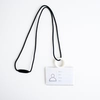 حامل البطاقة التعريفية للجامعة والدوام