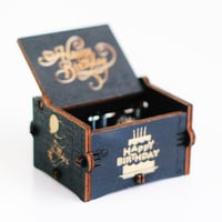 صندوق موسيقى أسود Happy Birthday