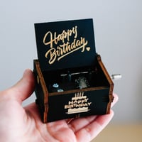 صندوق موسيقى أسود Happy Birthday