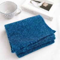 سكارف صوف أزرق