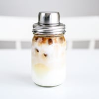 شيكر زجاجي لخلط مشروبات القهوة والعصائر