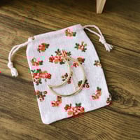 10 توزيعات رمضانية ( مشابك شعر )