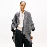 شال ماركة تومي هيلفيغر