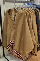 وشاح ماركة تومي هيلفيغر