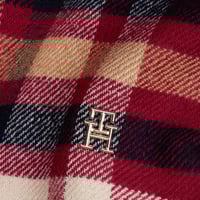 شال ماركة تومي هيلفيغر