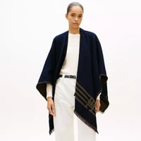 شال ماركة تومي هيلفيغر