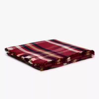 شال ماركة تومي هيلفيغر