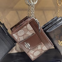 محفظة بطاقات كوتش نسائية