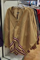 وشاح ماركة تومي هيلفيغر