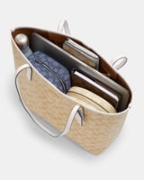 شنطة كوتش كبيره لون مميز