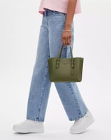 شنطة كوتش مولي توت باق زيتي