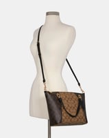 شنطة كوتش كايسي ستاشيل