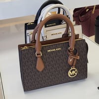 شنطة مايكل كورس صغيرة