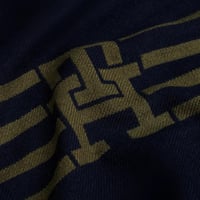 شال ماركة تومي هيلفيغر