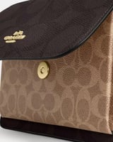 شنطة كوتش كلارا