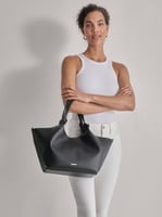 شنطة دكني باولى توت باق حجم وسط