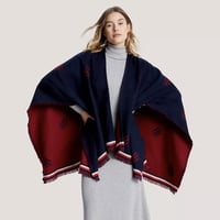 وشاح ماركة تومي هيلفيغر