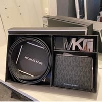 طقم محفظه مع حزام رجالي طباعة الحروف لون رمادي