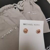 اقراط مايكل كورس روز قولد