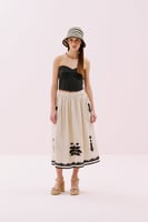 تنورة كتان مطرزة بطول متوسط – بيج وأسود – أنيقة وم...