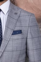 بدلة رجالي رمادي فاتح بزركشة مربعات من Pr-paco-rom...