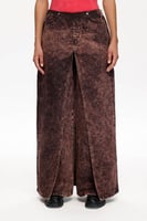 اكتشفي أناقة الجينز البني الأرجواني من Les Benjami...